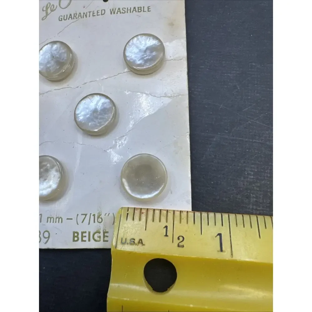 Vintage Le Chic Pearlized Beige Buttons 11mm #4089 USA NOS Original Card